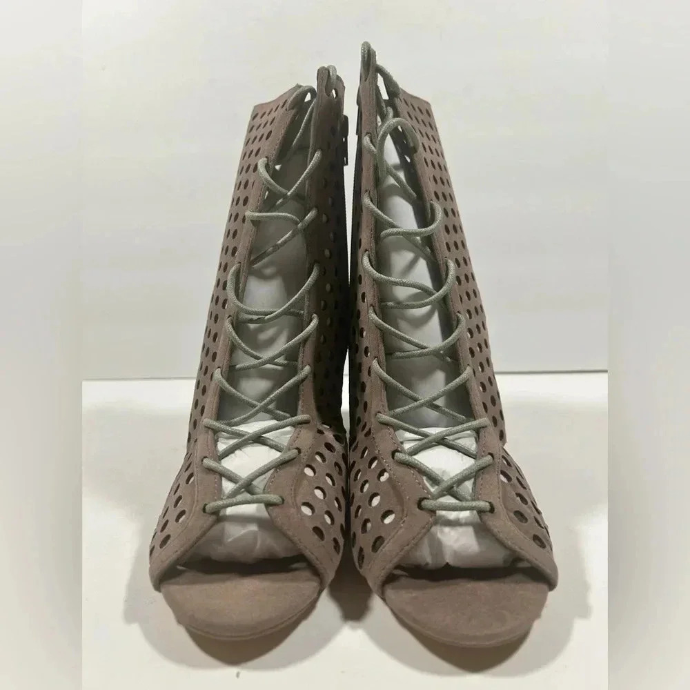 NIB!Shoe Shoe Republic LA-Suede Perforated-Lace UpPeep toe heel booties Size 9 - Picture 5 of 14